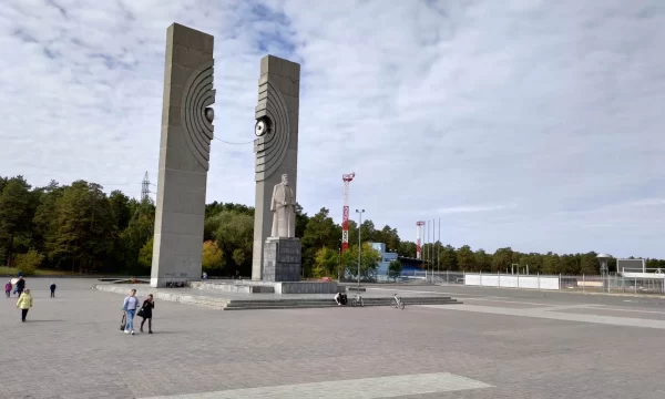 Памятник И. В. Курчатову в Челябинске