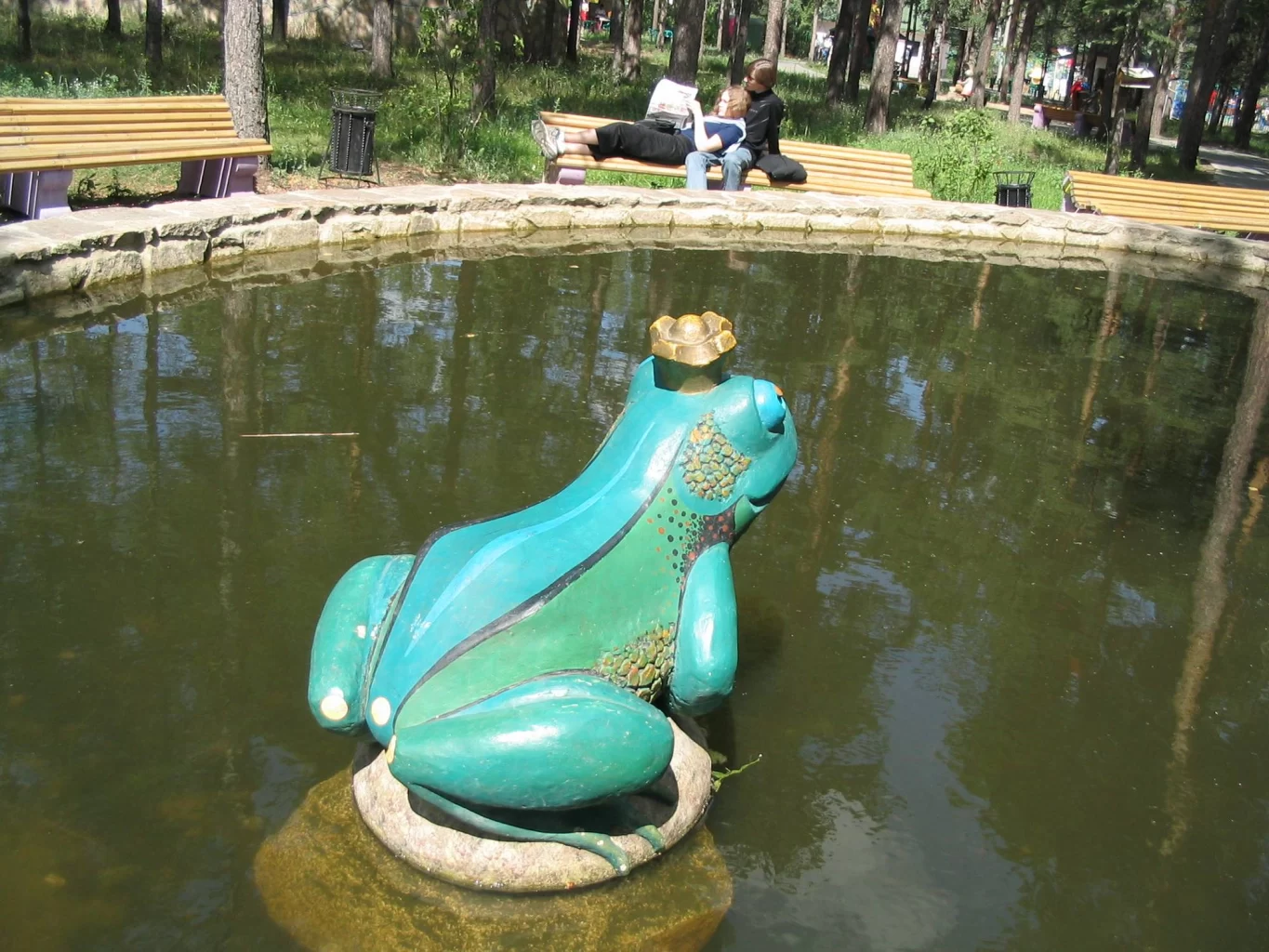 Фигура Царевны-лягушки в фонтане